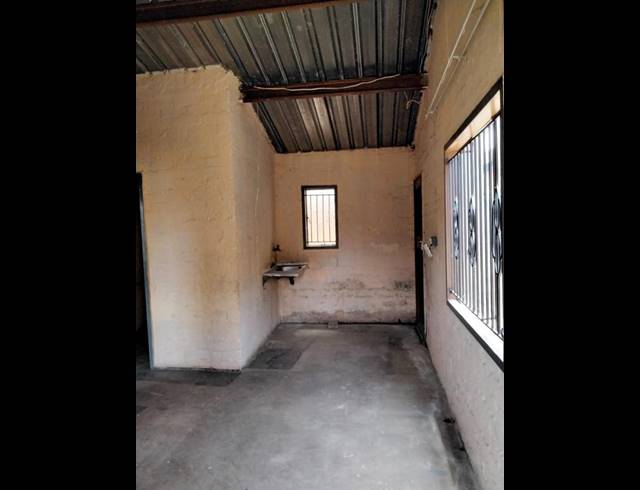 2 BEDROOM HOUSE FOR SALE IN THULANI